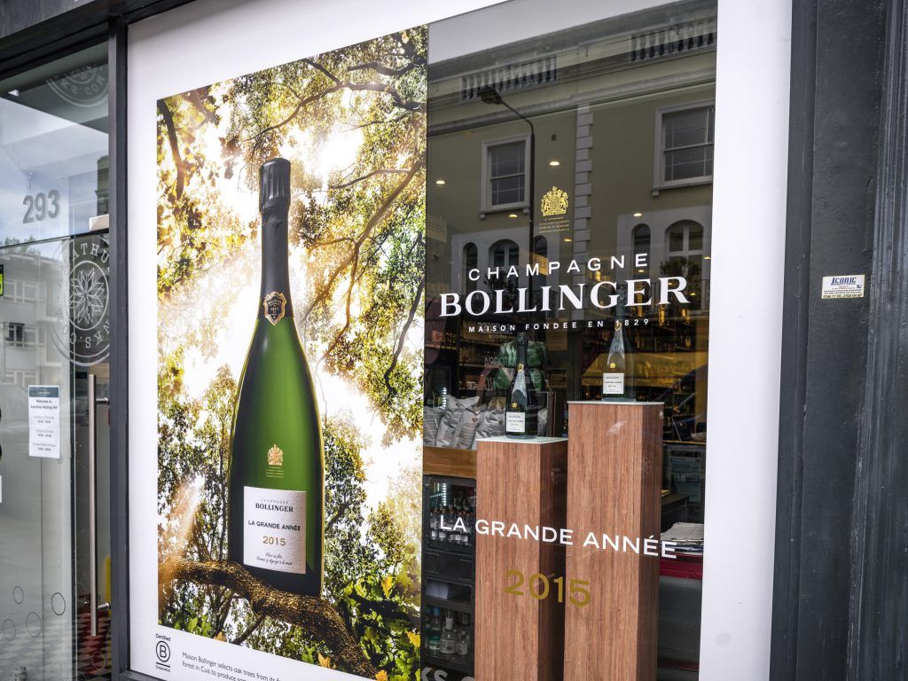 graphic installation champagne bollinger 2